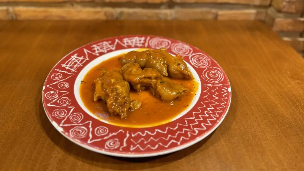 plato de carne en salsa